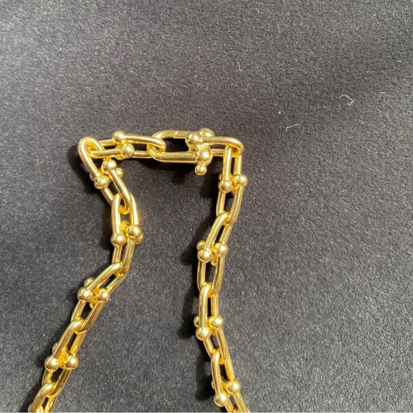 Brand NEW Tiffany HardWear Medium Link Necklace
in Yellow Gold - Picture 6 of 12